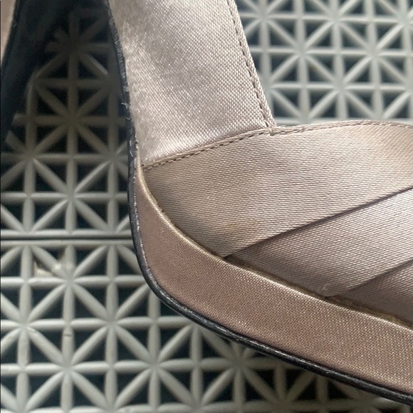 Silver heels size 6 - Picture 4 of 8